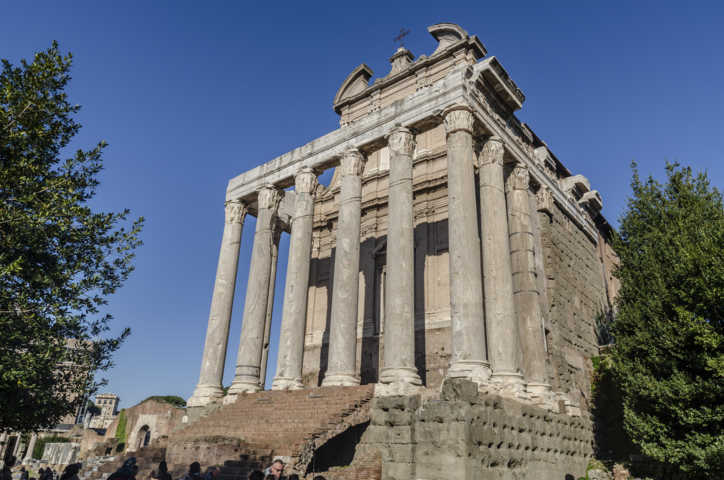 52 - Italia - Roma - Foro Romano - templo de Antonino y Faustina y iglesia de San Lorenzo y Miranda